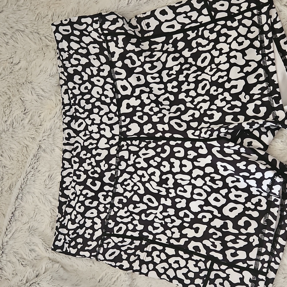 ZYIA Black and White Patterned Active Shorts